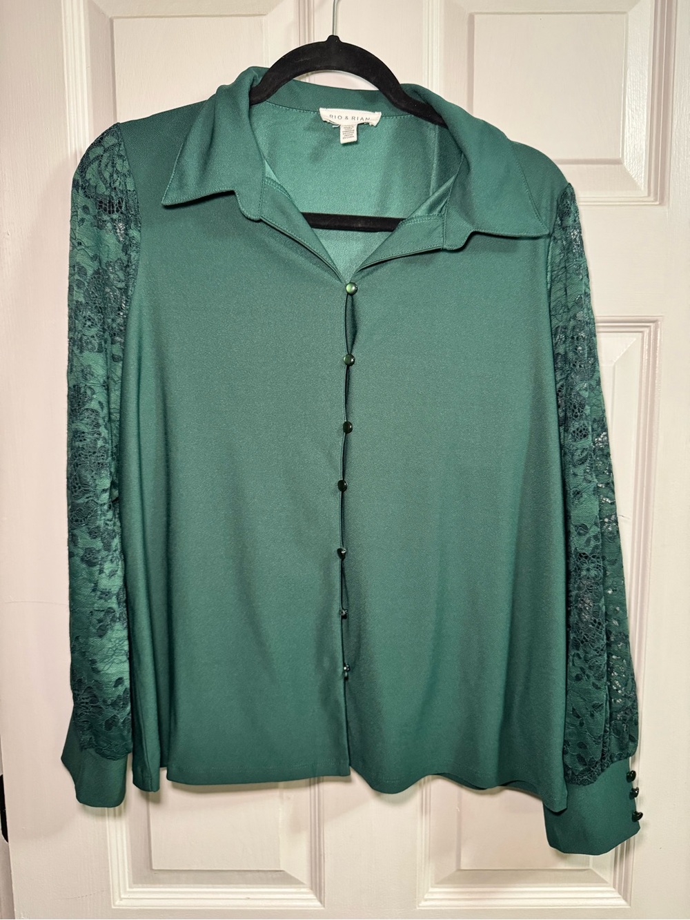 Rio & Rian Emerald Button-Down Lace Sleeve Blouse